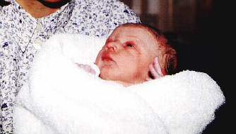 Maximiliane 25.03.1999 ca. 2 Stunden alt